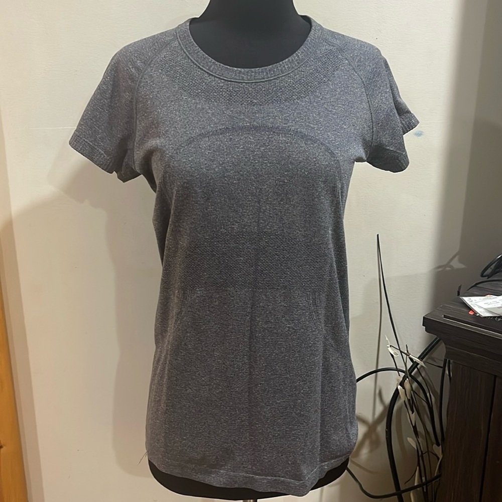 Lululemon Swiftly tech tee shirt 10